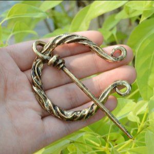 Penannular Celtic Nordic Scottish Blanket Pin Shawl Pin Nordic Scottish Frog NEW